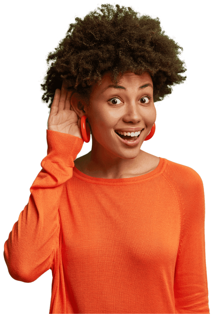 Mujer sonriendo con mano en oído